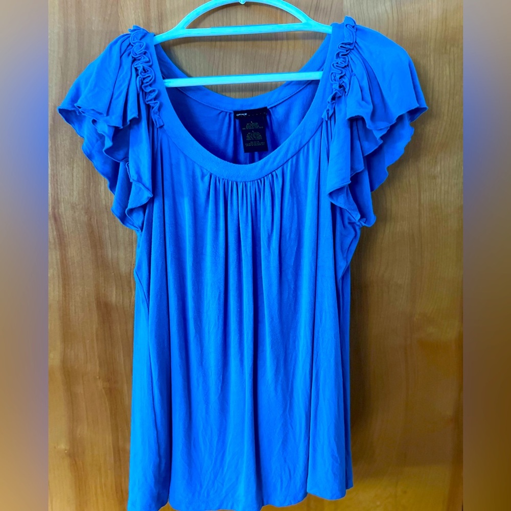 cute ruffle sleeve with shoulder detail. gorgeous blue great condition